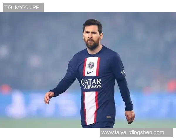 满脸胡子的足球明星带你领略不一样的赛场魅力与激情