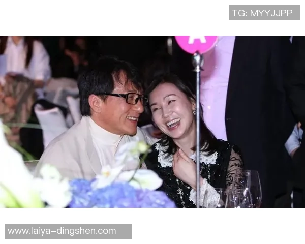 足球明星与成龙相遇瞬间的真实反应与精彩互动揭秘